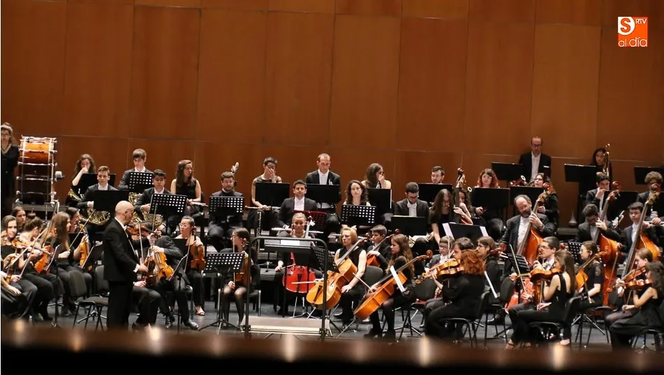 La Joven Orquesta Sinfónica y Ciudad de Salamanca juntas en el escenario del CAEM / Foto: Alberto Martín