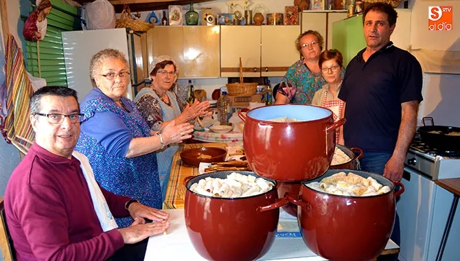 Un total de 1.200 cuquillos han sido elaborados artesanalmente para ser ofrecidos durante el próximo Encuentro de la Capa del 28 de abril