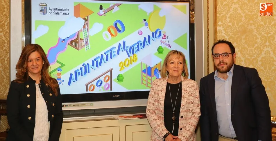 Los concejales Carmen Sánchez Bellota, Cristina Klimowitz y Daniel Llanos, han presentado en rueda de prensa los detalles de este programa estival. Foto de Alberto Martín