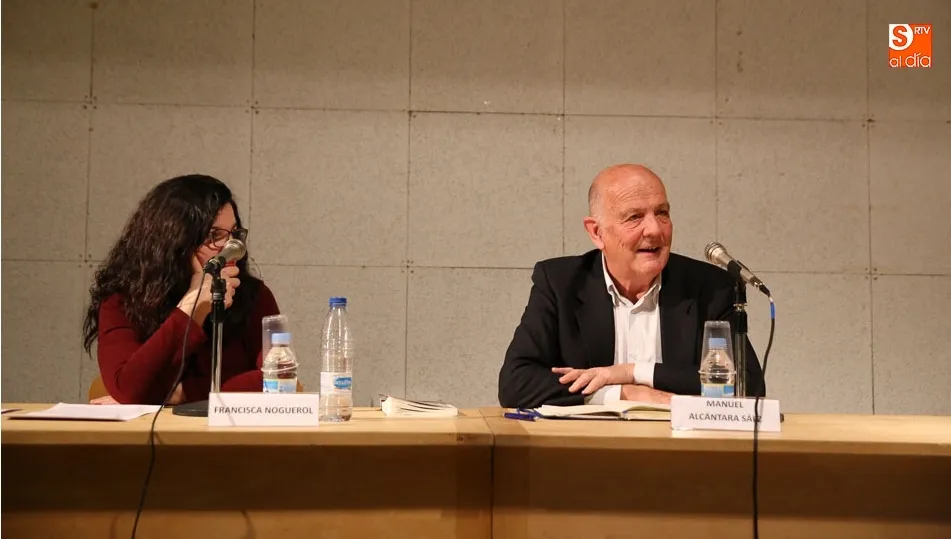 Manuel Alcántara Sáez en la presentación de su nuevo libro en Salamanca / Foto: Alberto Martín