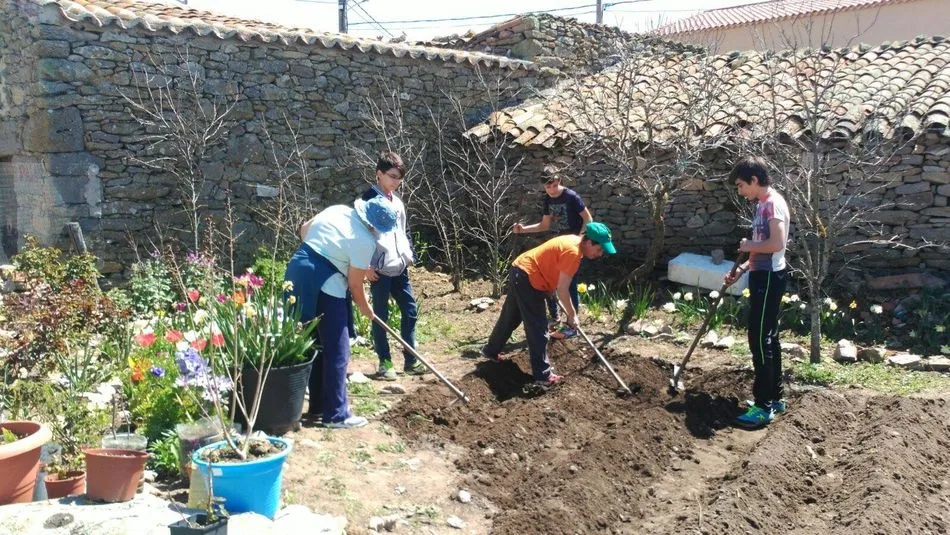 Los alumnos del IES Venancio Blanco y de Insolamis disfrutaron con los talleres en Gejo de los Reyes / FOTOS: ALEXANDRA M. G.