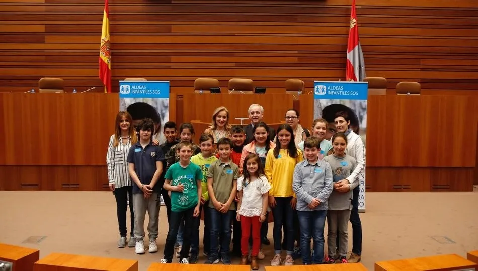 Los alumnos del colegio de Gallegos de Argañán, durante su visita.