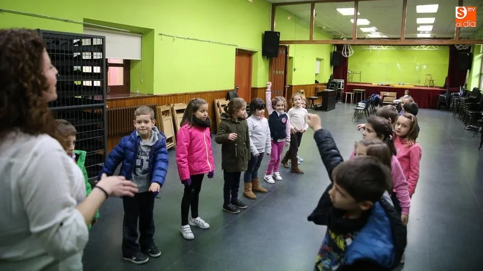 Un grupo de alumnos de la Escuela Municipal de Música durante una de las clases