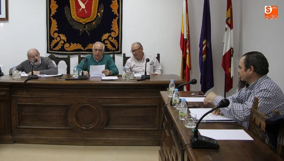 La oposición dejó solo al equipo de Gobierno en el pleno