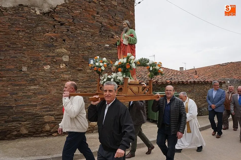 Los vecinos portaron la imagen de San Marcos en la festiva procesión