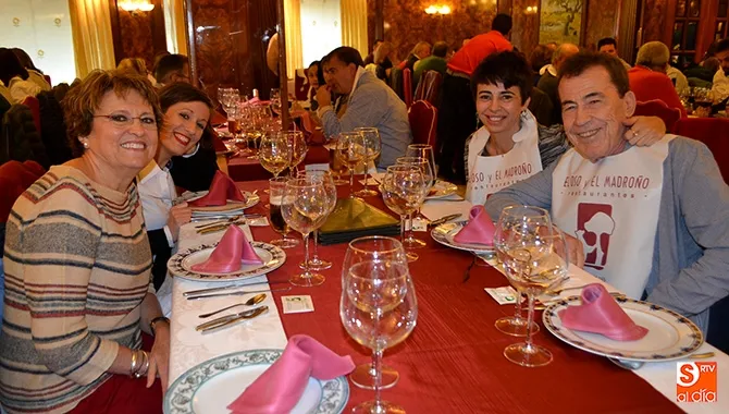 Las X Jornadas del Marisco del Oso y el Madroño han recibido cientos de visitas entre las que destaca la realizada por el escritor Fernando Sánchez Dragó