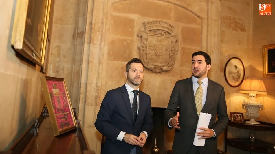 El concejal Julio López y el representante de la Casa de Alba, Álvaro Romero. Foto: Alberto Martín