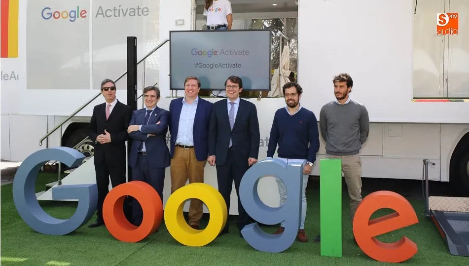 El Tour Google Actívate, en la Plaza de Anaya. Fotos: Alberto Martín