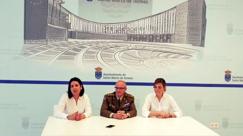 Silvia González, el coronel Jesús Laso y Marta Labrador