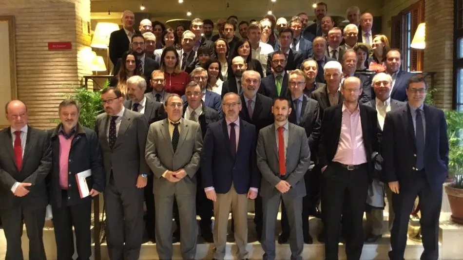 Directivos de Enusa en una reunión sobre combustibles