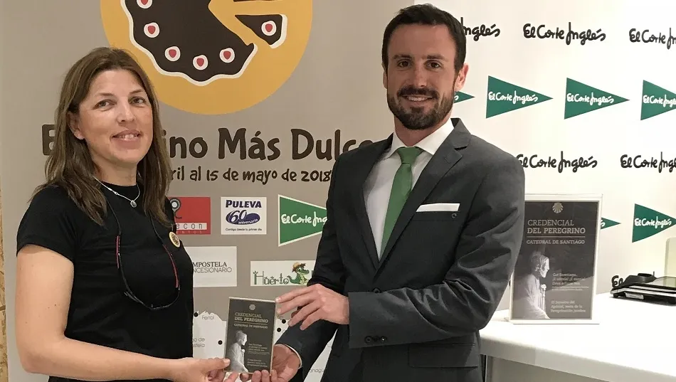 Victoria Morales y Adrián Rodríguez, presentando la iniciativa.