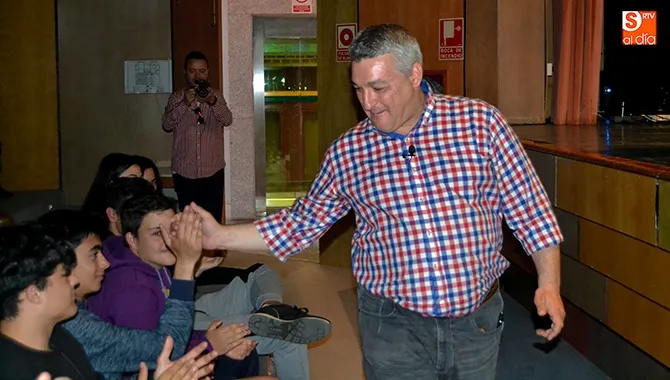 El Pera ofrecía compartía una charla con 200 escolares de Peñaranda en el Teatro del CDS