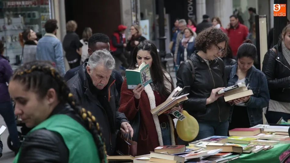 Liberación de libros en la calle Toro promovida por Fevesa. Foto: Alejandro López