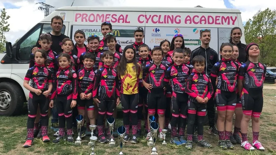 Miembros de la Escuela de Ciclismo Promesal