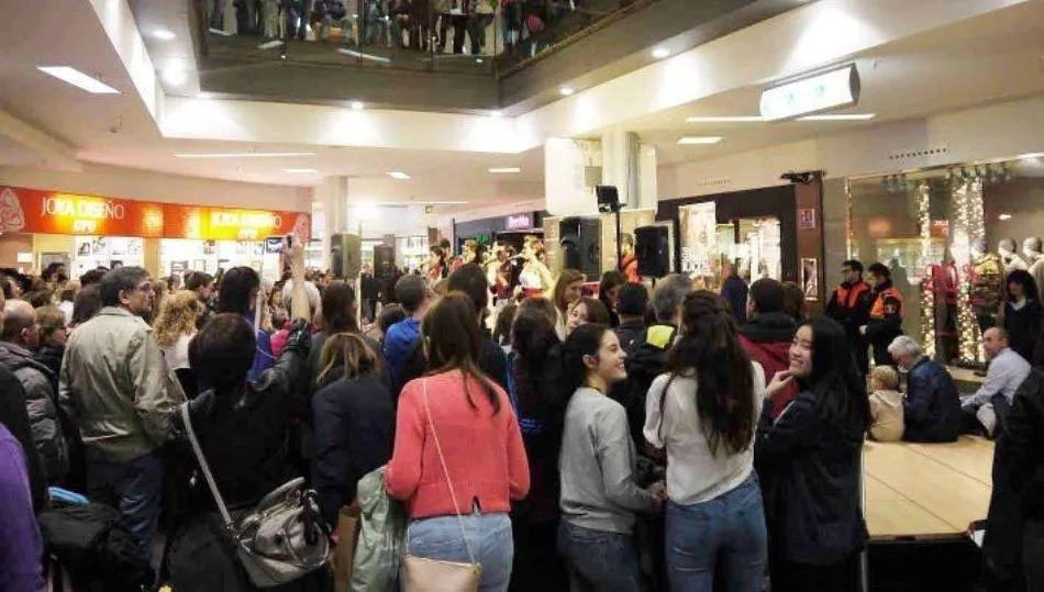 Las actividades del Centro Comercial El Tormes reúnen a cientos de personas