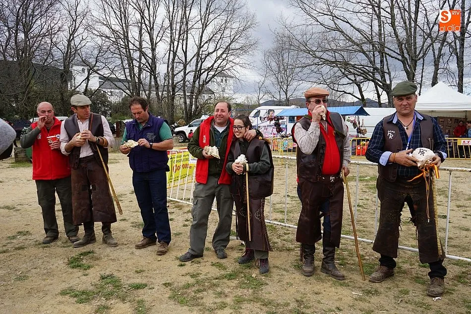 Media docena de monteros participaron en el concurso de toque de caracola