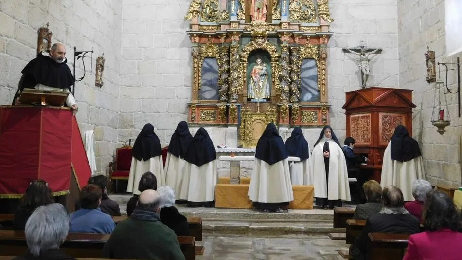 El grupo Lazarillo de Tormes volvió a emocionar a los vecinos de El Manzano con la obra ‘Teresa, la jardinera de la luz’