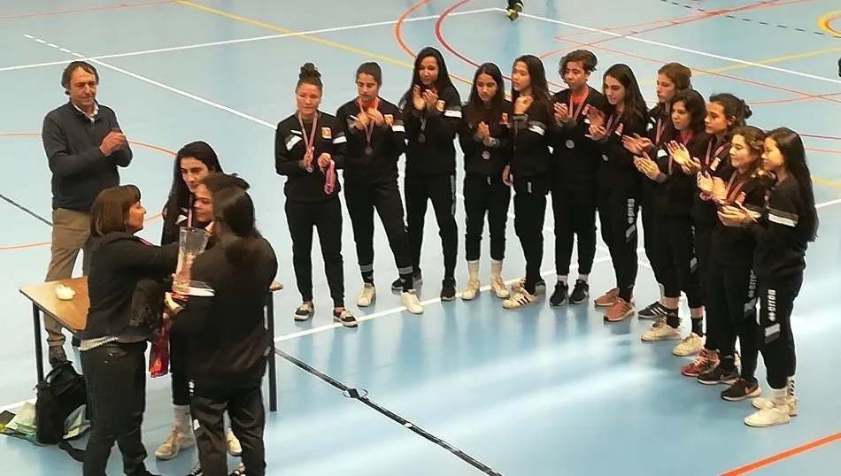 El equipo salmantino recogiendo la medalla de bronce en este Regional
