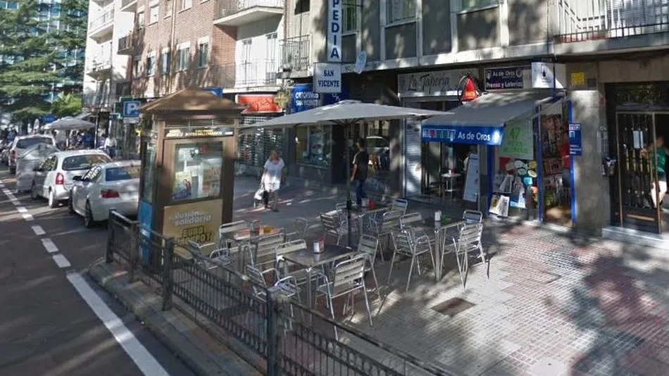 Quiosco de la ONCE en el paseo de San Vicente 50