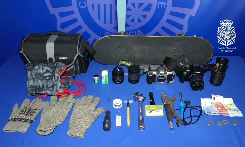 Objetos que les fueron intervenidos a los detenidos por el robo en la vivienda