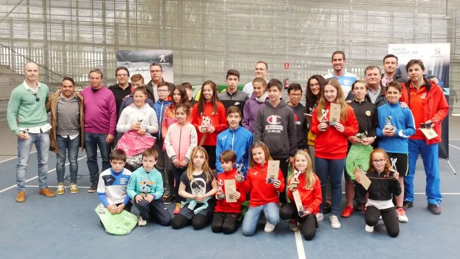 Foto de familia de los premiados.