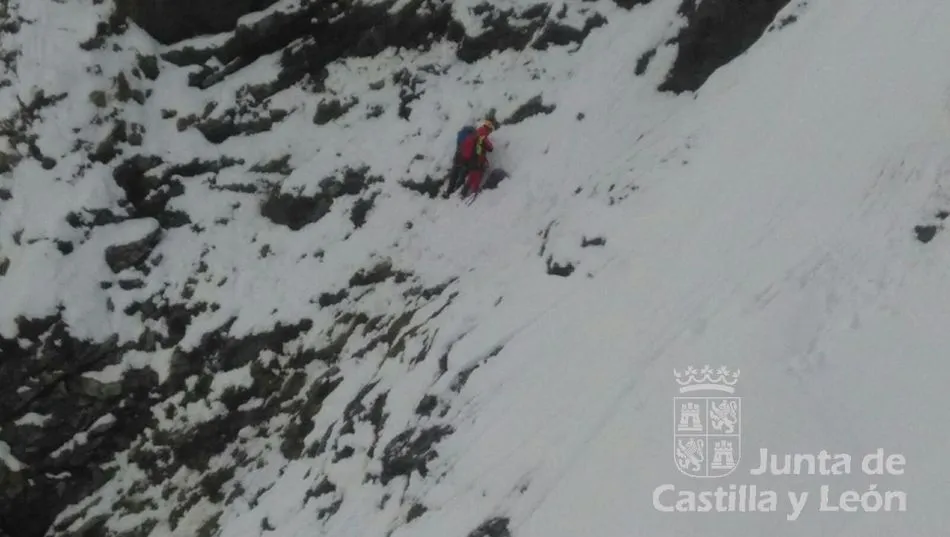 Rescatados en helicóptero tres montañeros atrapados en la Cordillera Cantábrica