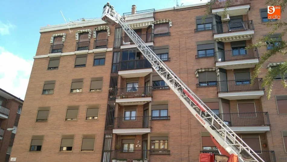 Intervención de los Bomberos en la plaza de Madrid