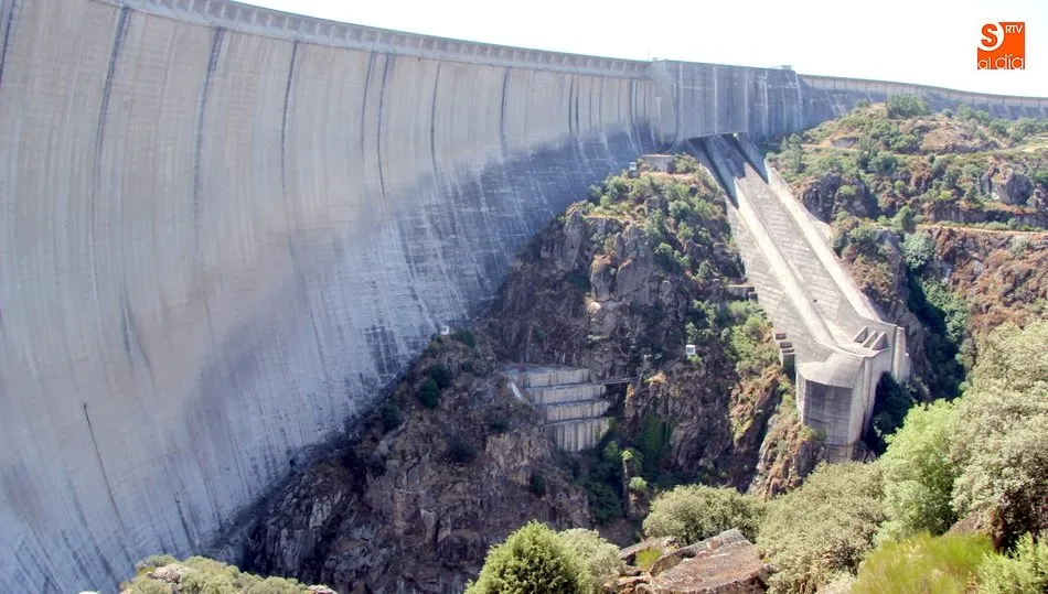 El alcalde de Almendra se opone enérgicamente al cambio de nombre de la presa  