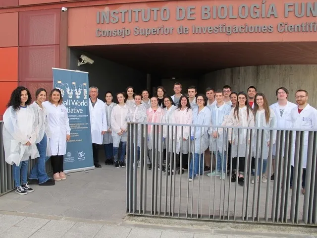 Alumnos de 2º de Bachillerato del colegio Maristas en el concurso ‘Small World Initiative’