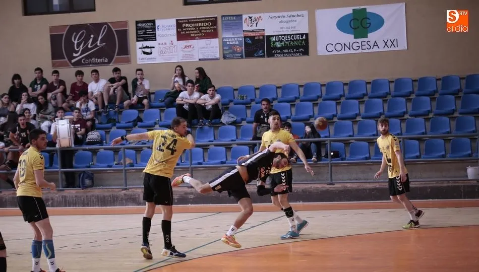 Un jugador del equipo charro se dispone a realizar un lanzamiento. Fotos: Alejandro López