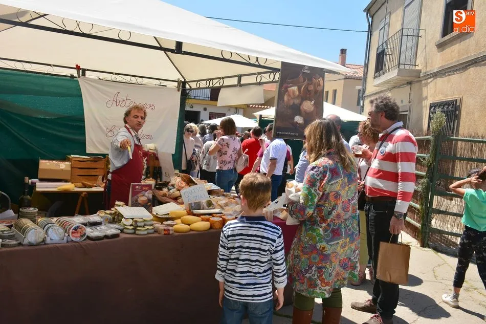 Los stands de la feria recibieron muchos visitantes / E. Corredera