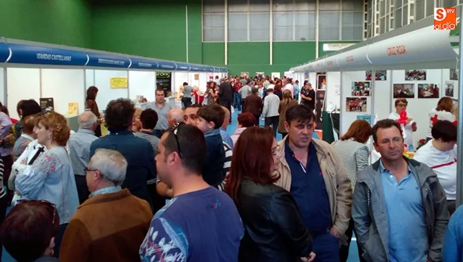 Cientos de personas visitaban la Feria especialmente durante la tarde hoy