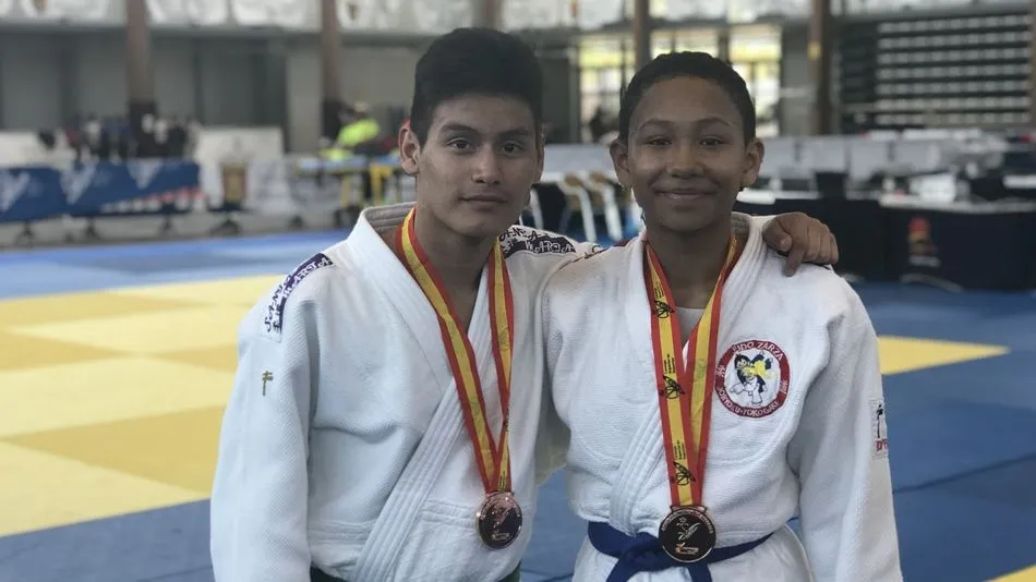 Los galardonadoS posan ante la cámara tras recibir sus medallas
