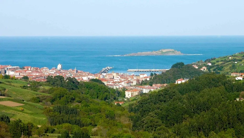 Bermeo y la isla de Ízaro