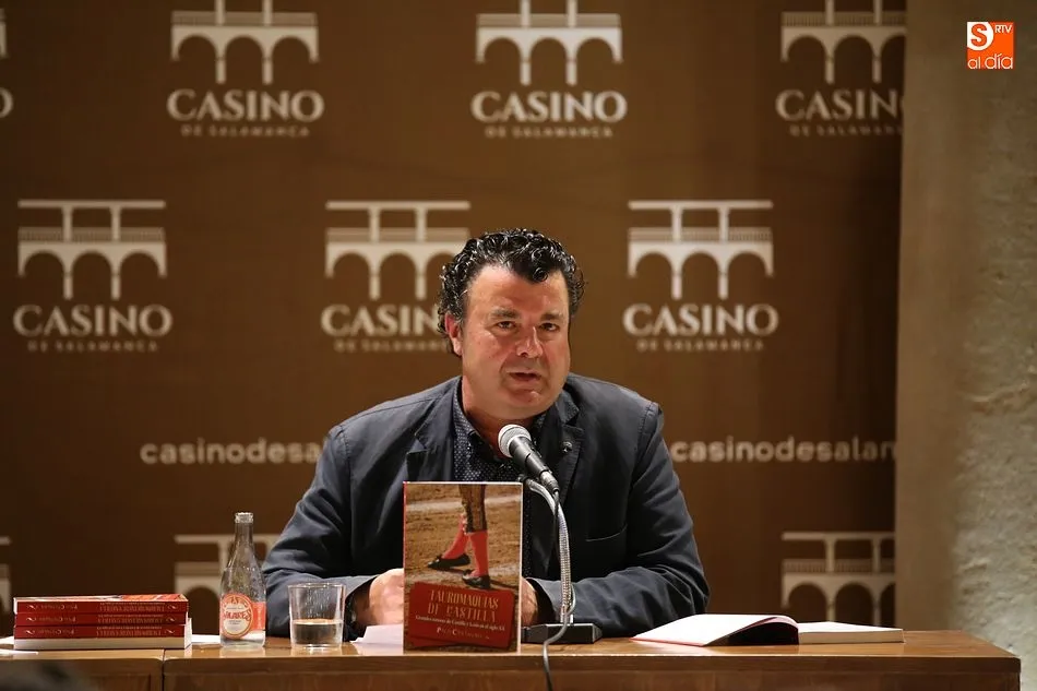 Paco Cañamero vuelve a sumergirse en el mundo de los toros para ofrecer un nuevo libro sobre grandes toreros castellanoleoneses