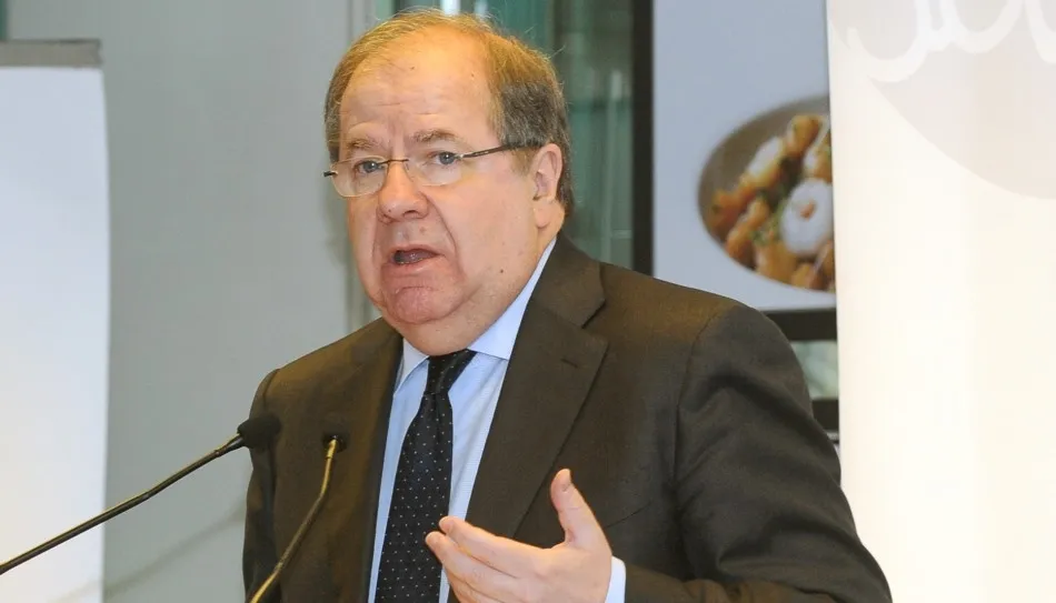 Herrera  ha señalado que el sector farmacéutico tiene una gran apertura al exterior -puesto que exporta el 75 % de sus ventas-