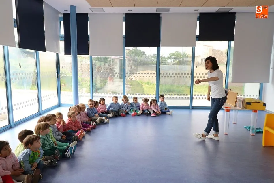 Las sesiones del programa Tic-Tac trabajan con diferentes sentimientos en la Escuela Infantil de Guijuelo. Fotos: Concejalía de Cultura