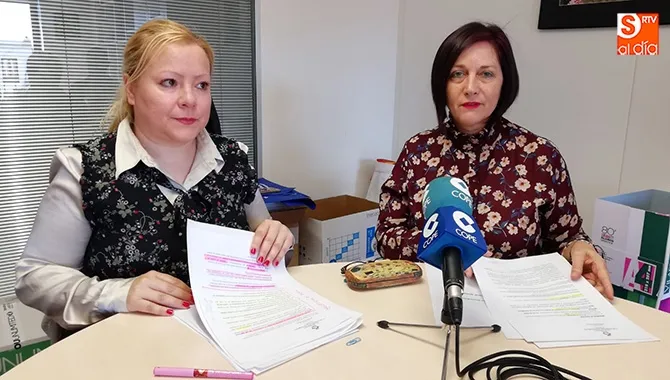 La alcaldesa de Peñaranda, Carmen Ávila, y la concejal de Bienestar Social, Lali García, presentaban la Memoria 2017 de Servicios Sociales