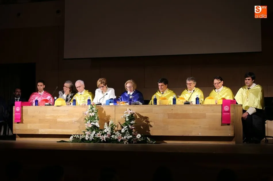 Emotiva jornada de graduación de Odontología. Fotos: Alberto Martín
