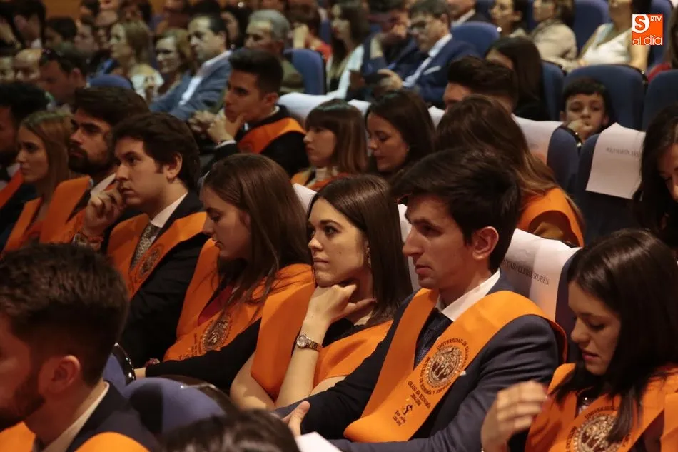 Emotiva graduación en el FES. Fotos: Alejandro López
