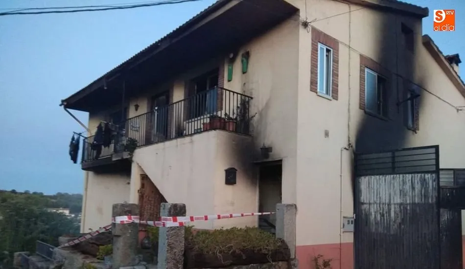 El incendio se produjo alrededor de las 03.00 horas en esta vivienda