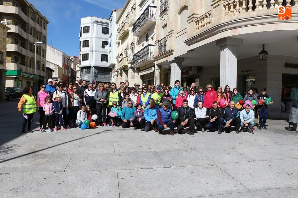 En torno a un centenar de personas participan en la marcha solidaria de Manos Unidas Guijuelo de este año
