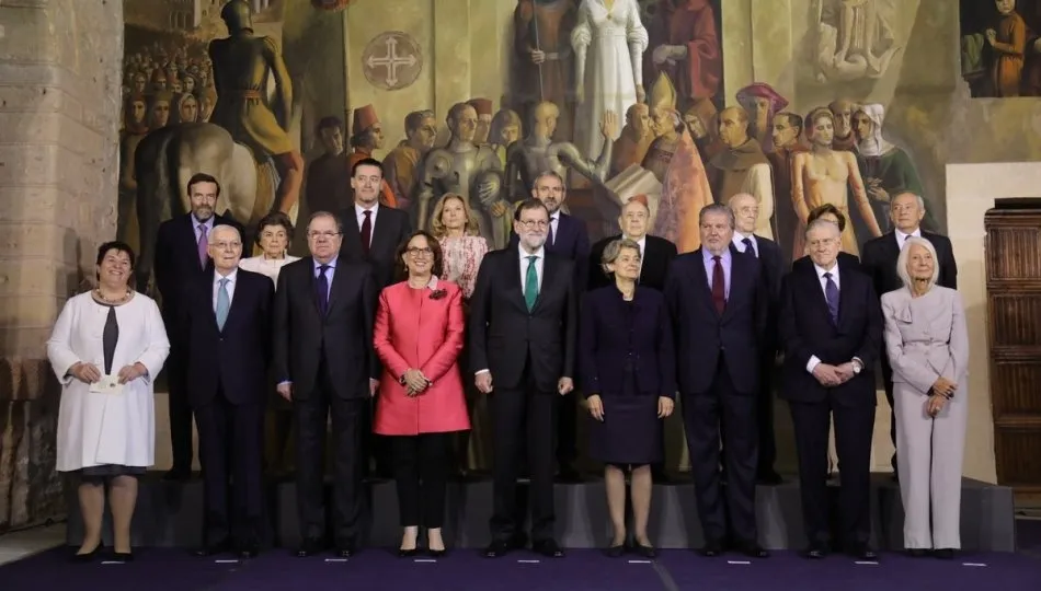 García de la Concha, segundo por la izquierda, abajo, junto al presidente de la Junta, Juan Vicente Herrera