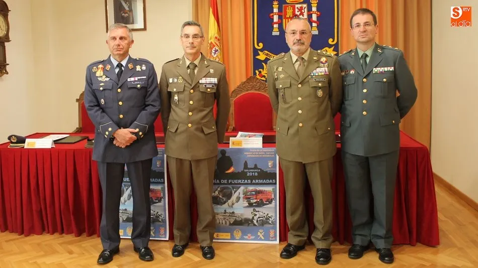 Representantes de las Fuerzas Armadas de Salamanca han presentado la exposición de material