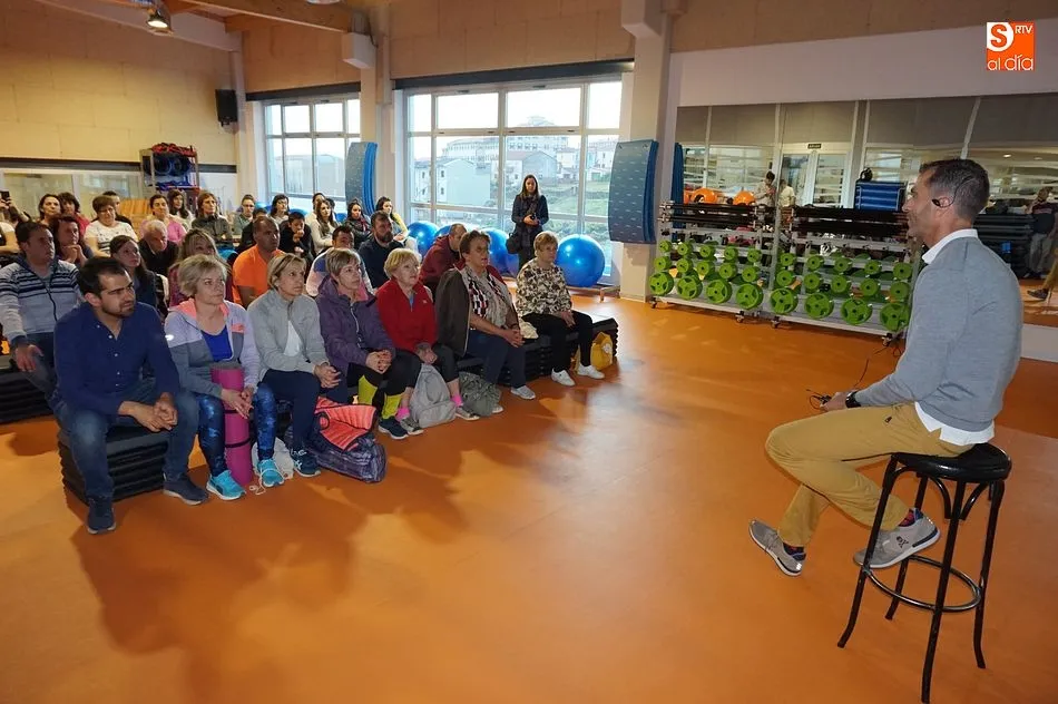 Guijuelenses de todas las edades acudieron a la charla del exitoso deportista