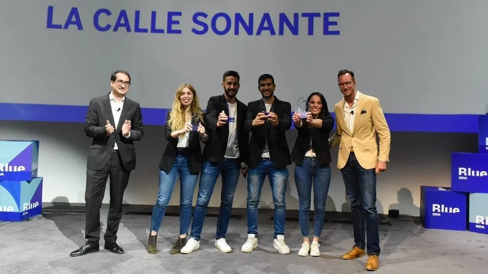 Los ganadores, junto a los responsables del certamen.