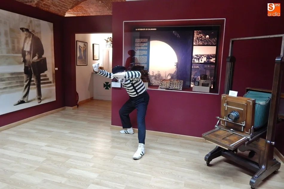 Fotografía de estudio, uno de los espacios recreados en el Museo del Comercio.