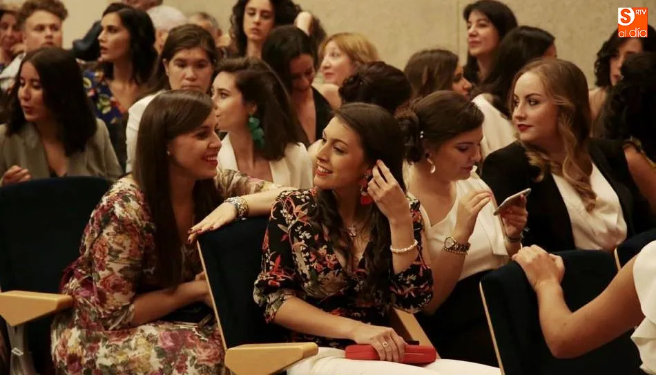 Los universitarios homenajeados mostraban su satisfacción por culminar sus estudios. Foto de Alejandro López