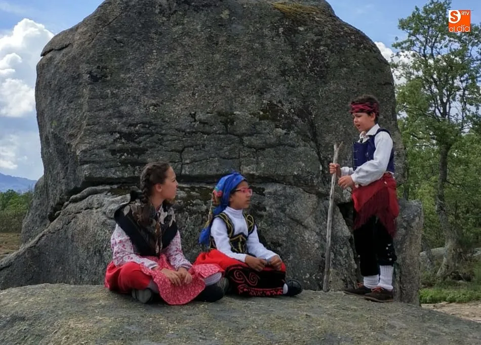 Los niños de Cateja Teatro escenifican La Loa en el paraje de Majadas Viejas