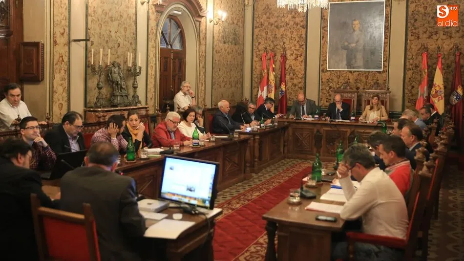 Imagen del pleno extraordinario celebrado este martes en la Diputación. Foto: Alberto Martín